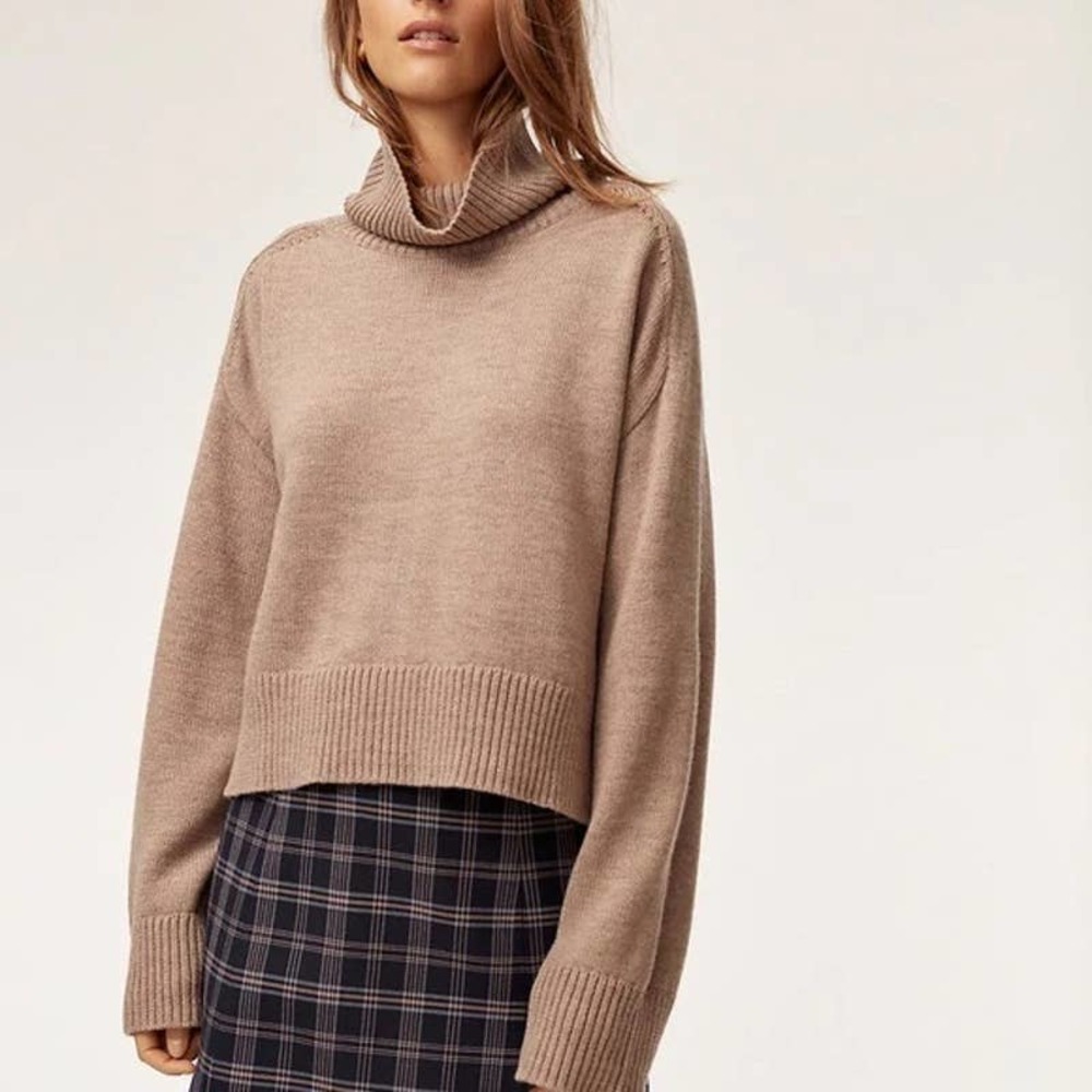 Aritzia Babaton Merino Wool Turtleneck Cropped Pullover Sweater Mauve Pink Small